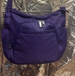 Travelon Anti - Theft Classic Crossbody Bucket Bag NWT